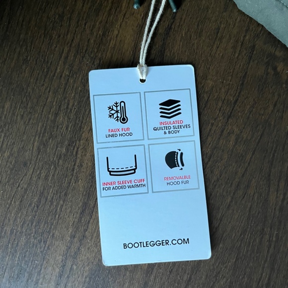 New with tags, women’s winter parka - Picture 3 of 4